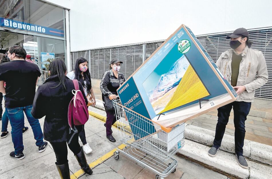 Colombianos desafían al Covid-19 y salen de compras