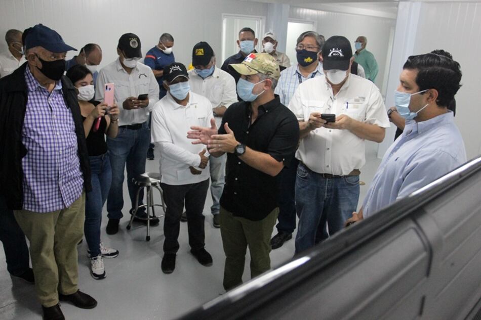 Equipo de la SPIA y UTP visitan nuevo hospital modular