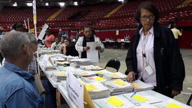 Hijos de beneficiarios fallecidos acuden a retirar los Cepadem en nueva jornada de entrega