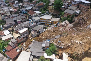 Alerta ante nuevas lluvias intensas en Petrópolis, donde los muertos suman 117