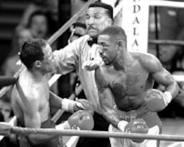 Corrales y Castillo hicieron la gran pelea del año 2005