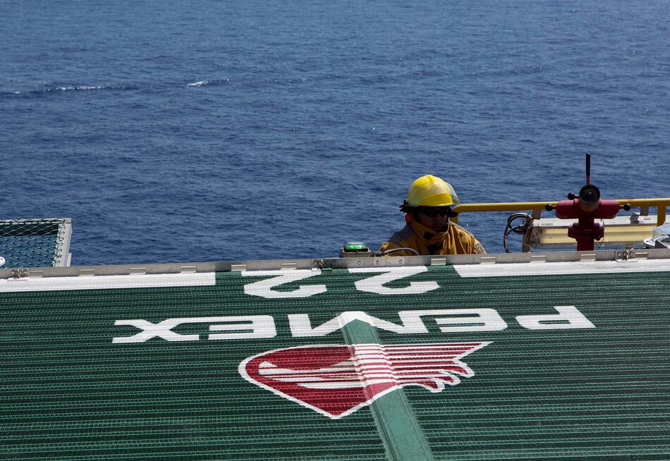 Fitch advierte que Pemex no avanza por culpa del gobierno