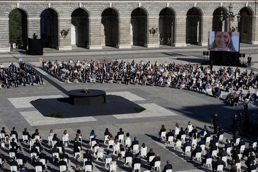 España homenajea a las víctimas de Covid-19 en pleno repunte de la pandemia