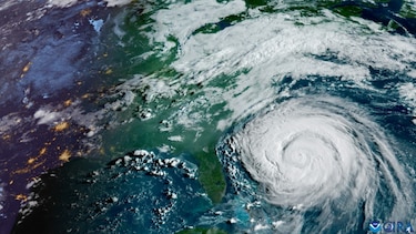 Carolina del Norte se alista para posibles inundaciones por huracán Erin
