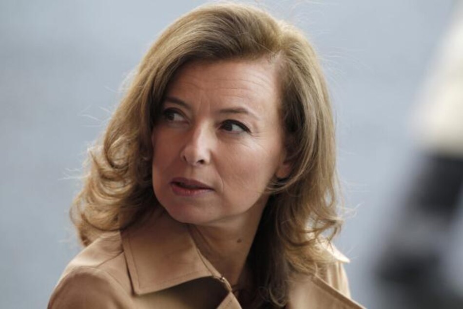 La compañera de Hollande promete ser más prudente en Twitter