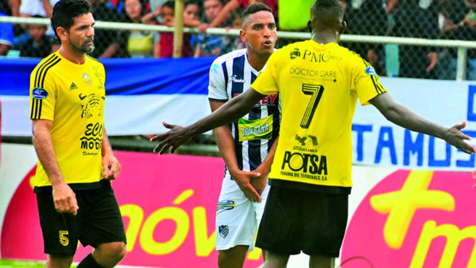 El Cholo Torres resolvió con un gol olímpico