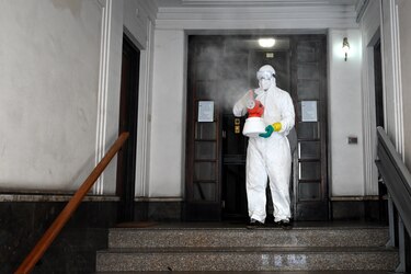 Muertes diarias por coronavirus siguen aumentando en España y pandemia se acelera en Estados Unidos