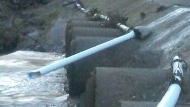 Crecida de río afecta suministro de agua en Los Santos