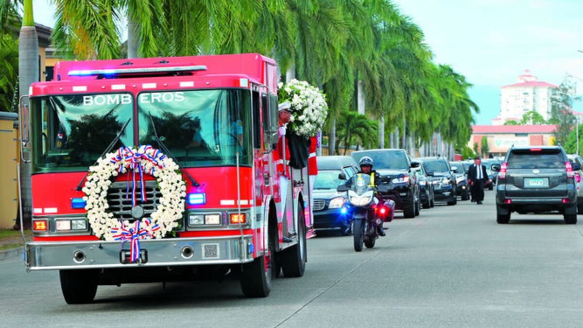 Por sus ejecutorias, Ricardo Arias Calderón fue conducido en un carro de extinción de incendios, como corresponde en un funeral de Estado.