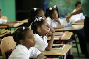 Proponen ley para deducir gastos educativos del impuesto sobre la renta