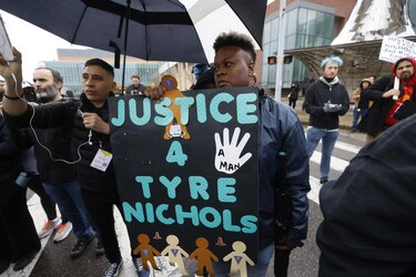 Policía de Memphis anuncia reformas tras muerte a golpes de joven afroamericano