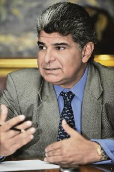Ministro de Gobierno declara sus bienes