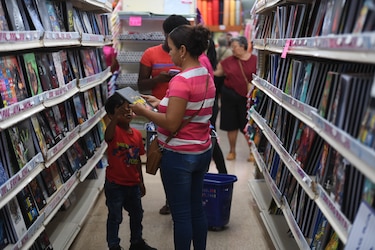 Acodeco recuerda que colegios no pueden imponer venta exclusiva de uniformes y útiles escolares