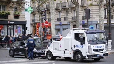 Francia prosigue contraataque en todos los frentes tras atentados