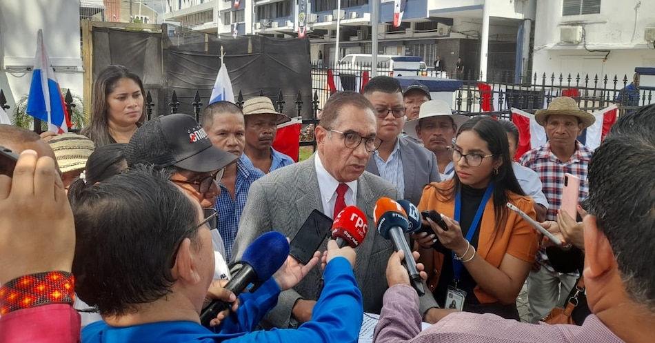 Denuncia penal contra la minera y los funcionarios que negociaron el contrato