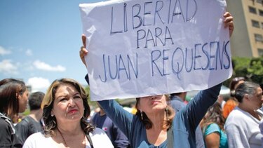 Opositores protestaron contra ‘humillación’ a Juan Requesens