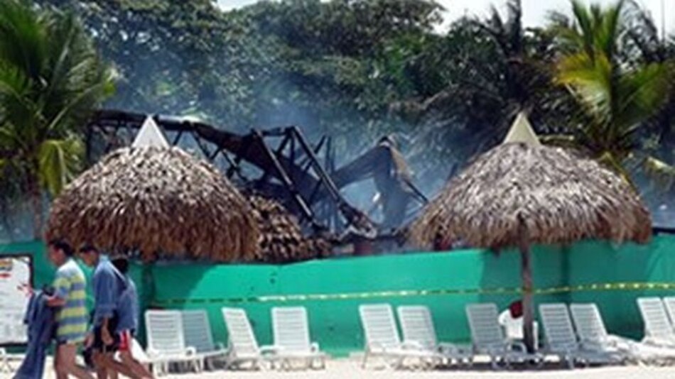 Incendio consume restaurante Contiki del Decameron