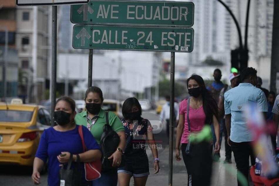 Reglamentan la eliminación del uso obligatorio de la mascarilla en espacios abiertos