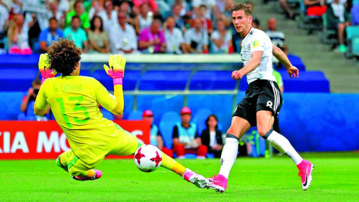 El atacante alemán Leon Goretzka le anota el segundo gol a México, en esta oportunidad dejó sin reacción al portero Guillermo Ochoa.