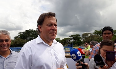 Panamá dará asilo político a los que defiendan la democracia, dice Varela