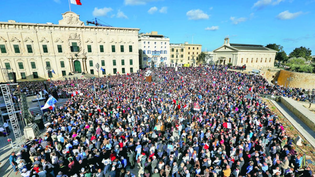 En Malta, miles de personas han salido a pedir la renuncia del primer ministro, Joseph Muscat.