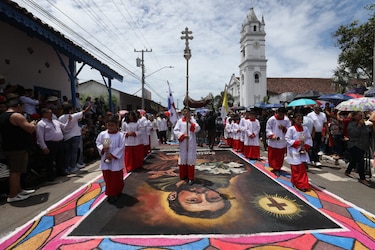 Alfombras, incienso y danzas: así se vive el Corpus Christi