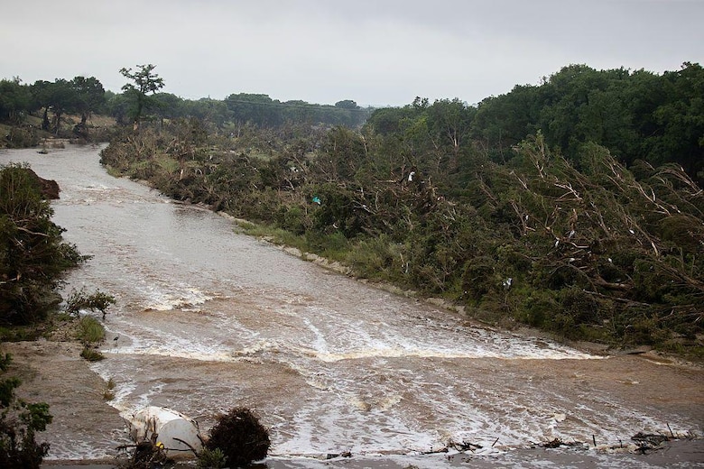 Por qué fueron tan letales y otras 3 preguntas sobre las inundaciones en Texas que dejaron más de 90 muertos y decenas de desaparecidos