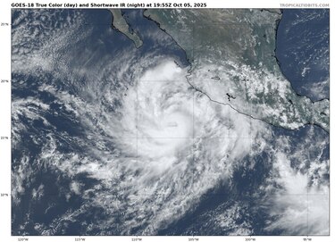 Priscilla se intensifica y sube a huracán de categoría 1 en el Pacífico mexicano