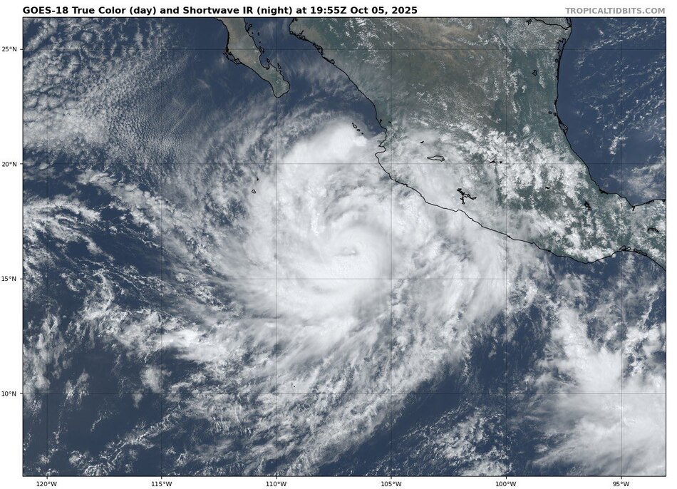 Priscilla se intensifica y sube a huracán de categoría 1 en el Pacífico mexicano