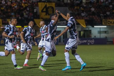 Chiriquí-Alianza y Tauro-Sporting, semifinales del Torneo Apertura 