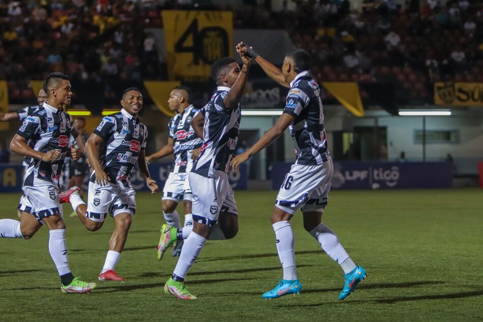 Chiriquí-Alianza y Tauro-Sporting, semifinales del Torneo Apertura