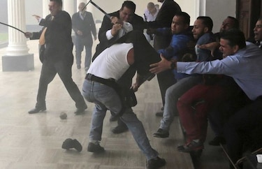 Presidente de Colombia condena agresión a diputados en Venezuela