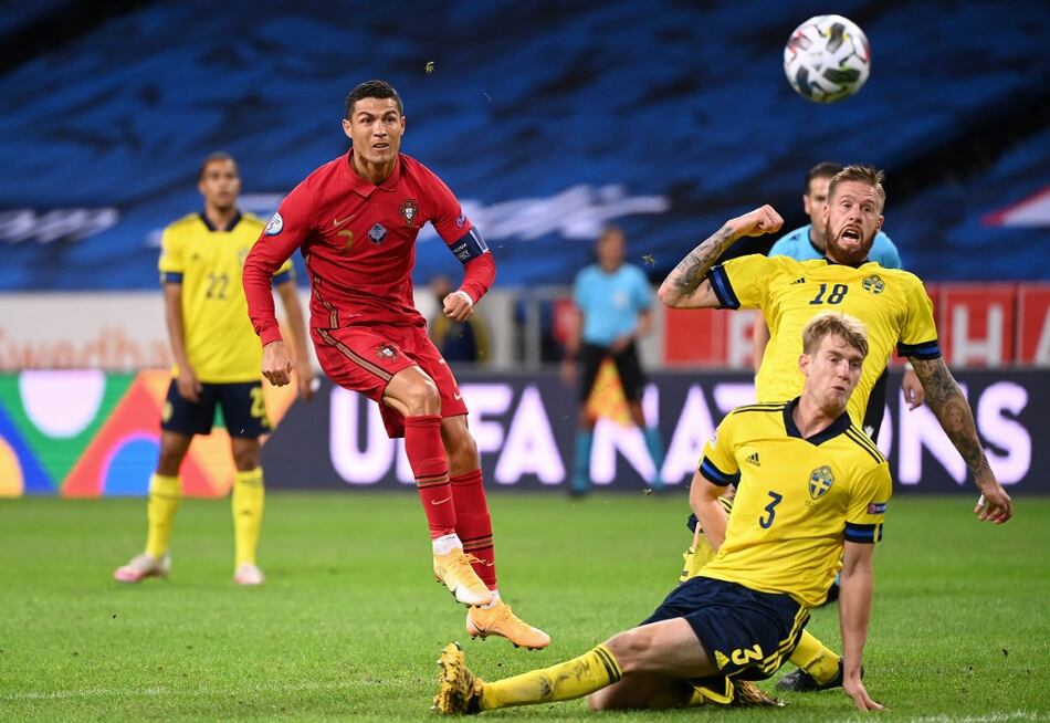 Cristiano Ronaldo marca su gol número 100 con Portugal en la victoria ante Suecia
