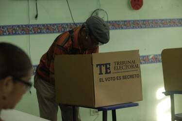 Primarias de CD cierran con una participación del 48.2%