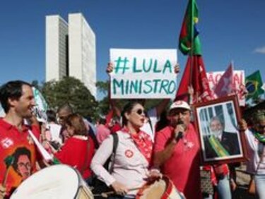 Lula asume ministerio en Gabinete de Rousseff