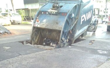Logran reparar tubería de distribución de agua potable en El Cangrejo