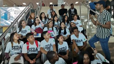 Becados de la Universidad de Panamá viajan a estudiar inglés
