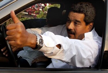 Maduro recibió dos libros de Paulo Coelho con dedicatoria ‘conmovedora’