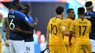 Francia vence 2-1 a Australia en el debut del VAR