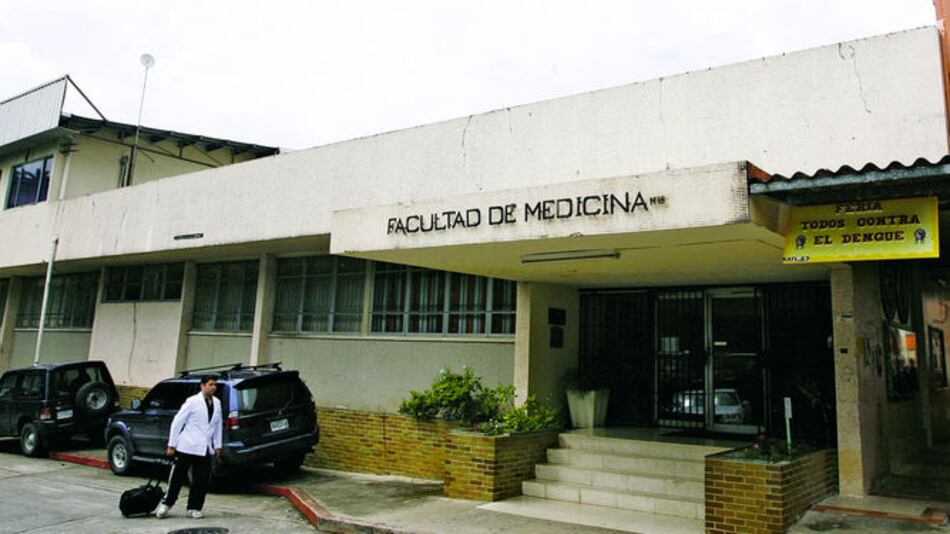 Cancelan becas para medicina