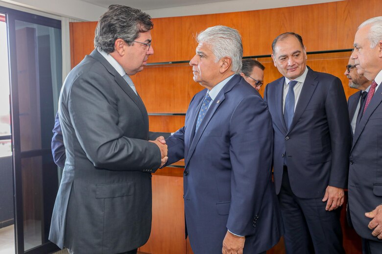 Anuncian el retorno de Chiquita a Panamá; Gobierno firmó memorando de entendimiento con la bananera