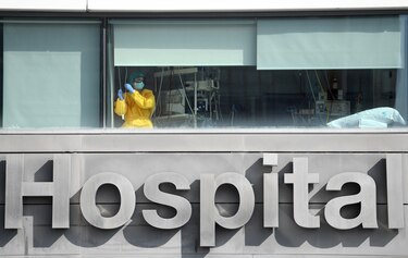 Madrid prohíbe reuniones entre medianoche y 6 de la mañana frente al virus