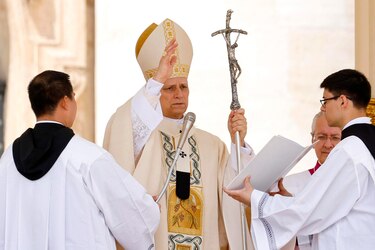 León XIV emprende su pontificado con un llamamiento a la paz en el mundo y a la unidad