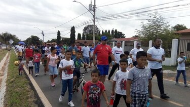 Realizan caminata por la paz en Aguadulce