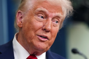 Trump dice el lunes hablará sobre la posible aplicación de aranceles a semiconductores