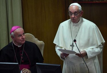 El papa Francisco critica tecnologías que permiten cambiar de género