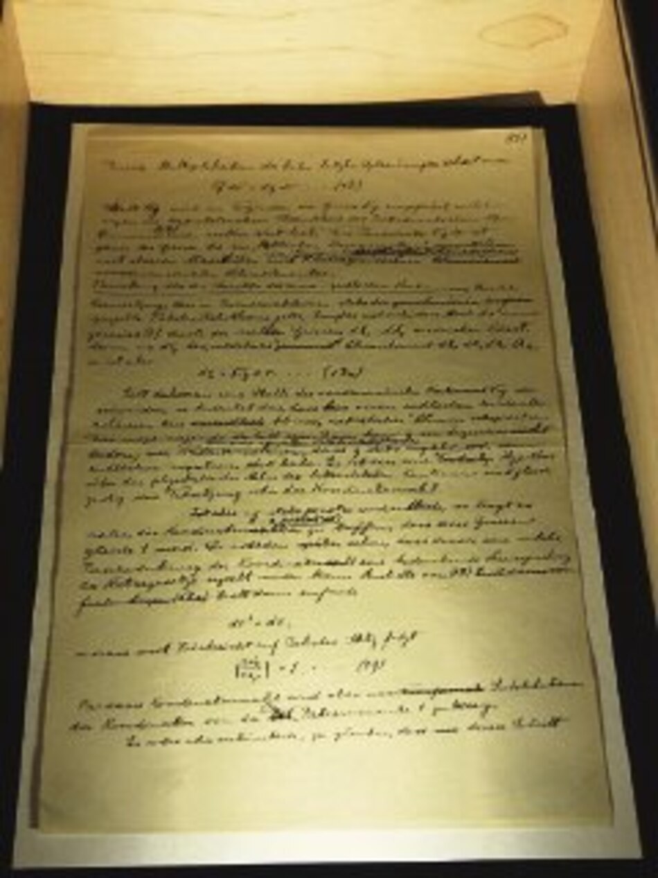 Exhiben texto de Einstein
