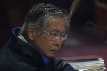 Fujimori, preso por violación de derechos humanos, pide indulto