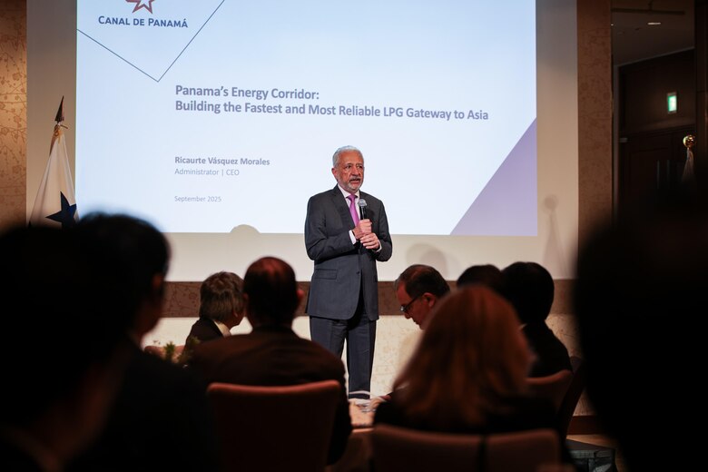 Mulino anuncia construcción de gasoducto por el Canal de Panamá durante gira en Japón