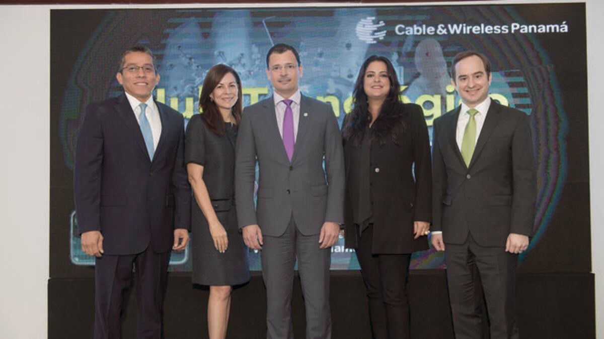 Héctor Carvajal, María Mercedes de Corró, Julio Spiegel, María Lorena Orillac y Diego Quijano.